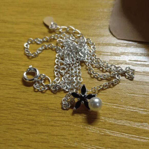 NEW 925 Sterling Silver Pearl Flower Necklace - Picture 6 of 6